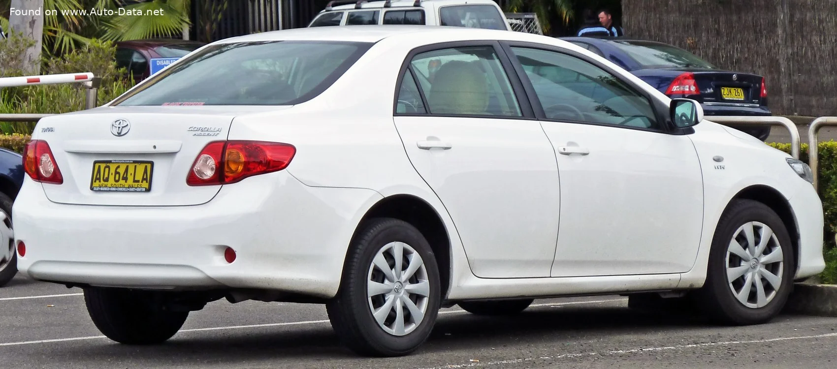 Toyota Corolla 1.3 i 16V VVT-i (101 Hp)2008 - 2012 thumbnail 2