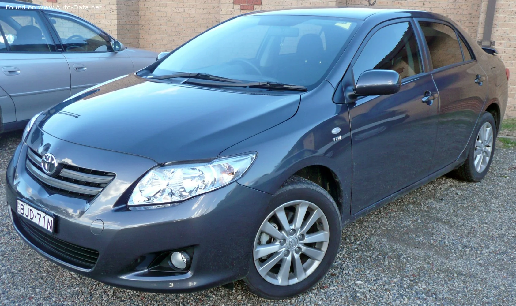Toyota Corolla 1.3 i 16V VVT-i (101 Hp)2008 - 2012 thumbnail 3