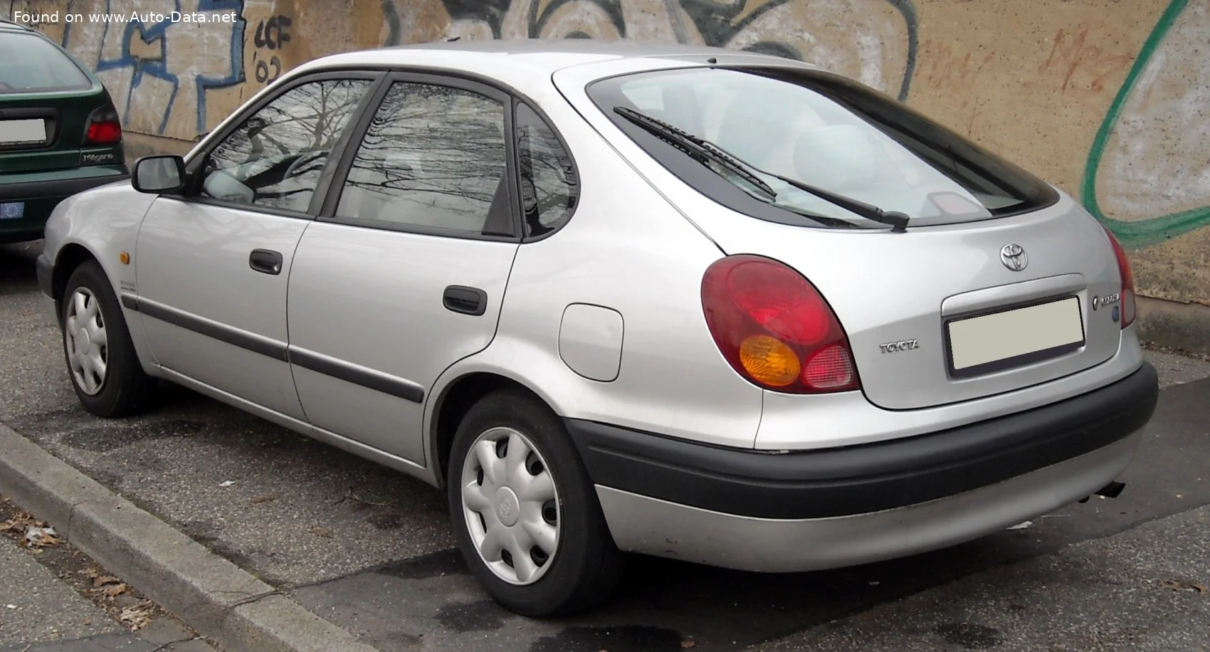 Toyota Corolla 1.3 i 16V (86 Hp)1997 - 1999 thumbnail 2