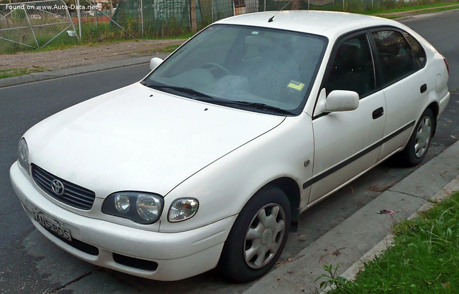 Toyota Corolla 1.3 i 16V (86 Hp)1997 - 1999 thumbnail 3