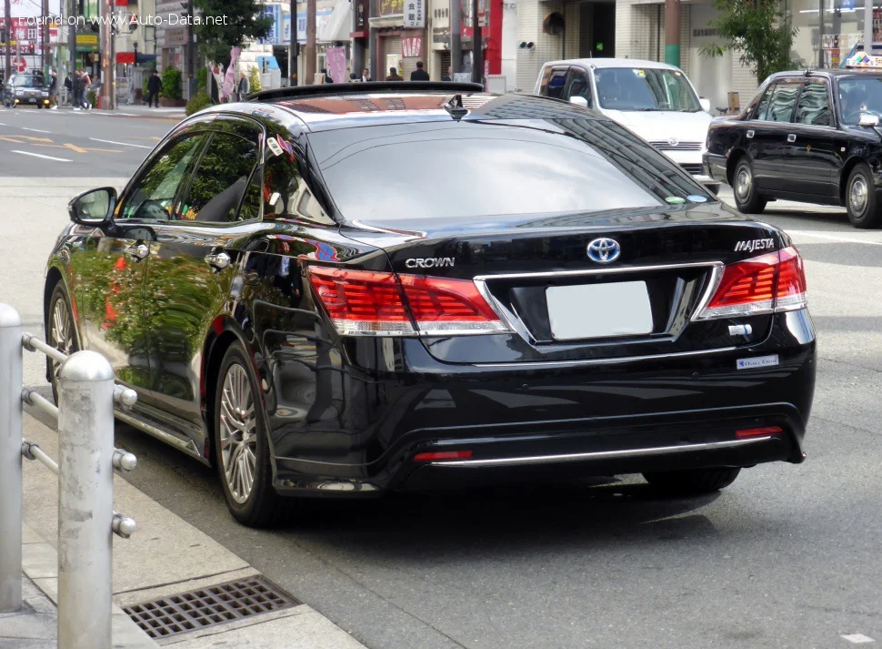 Toyota Crown Majesta 2.5 (178+143 Hp) Hybrid 4WD e-CVT2013 - 2018 thumbnail 2