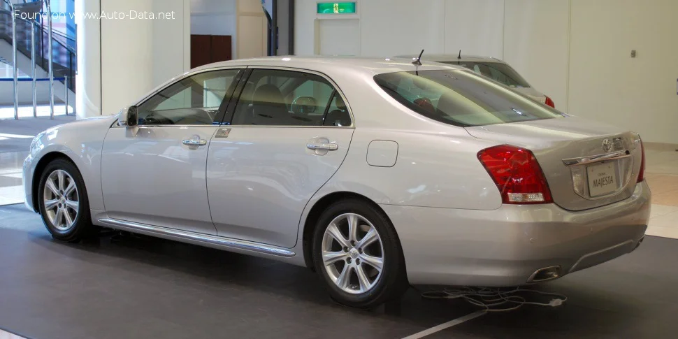 Toyota Crown Majesta 4.3 i-Four V8 32V (280 Hp) 4x4 Automatic2009 - 2013 thumbnail 2