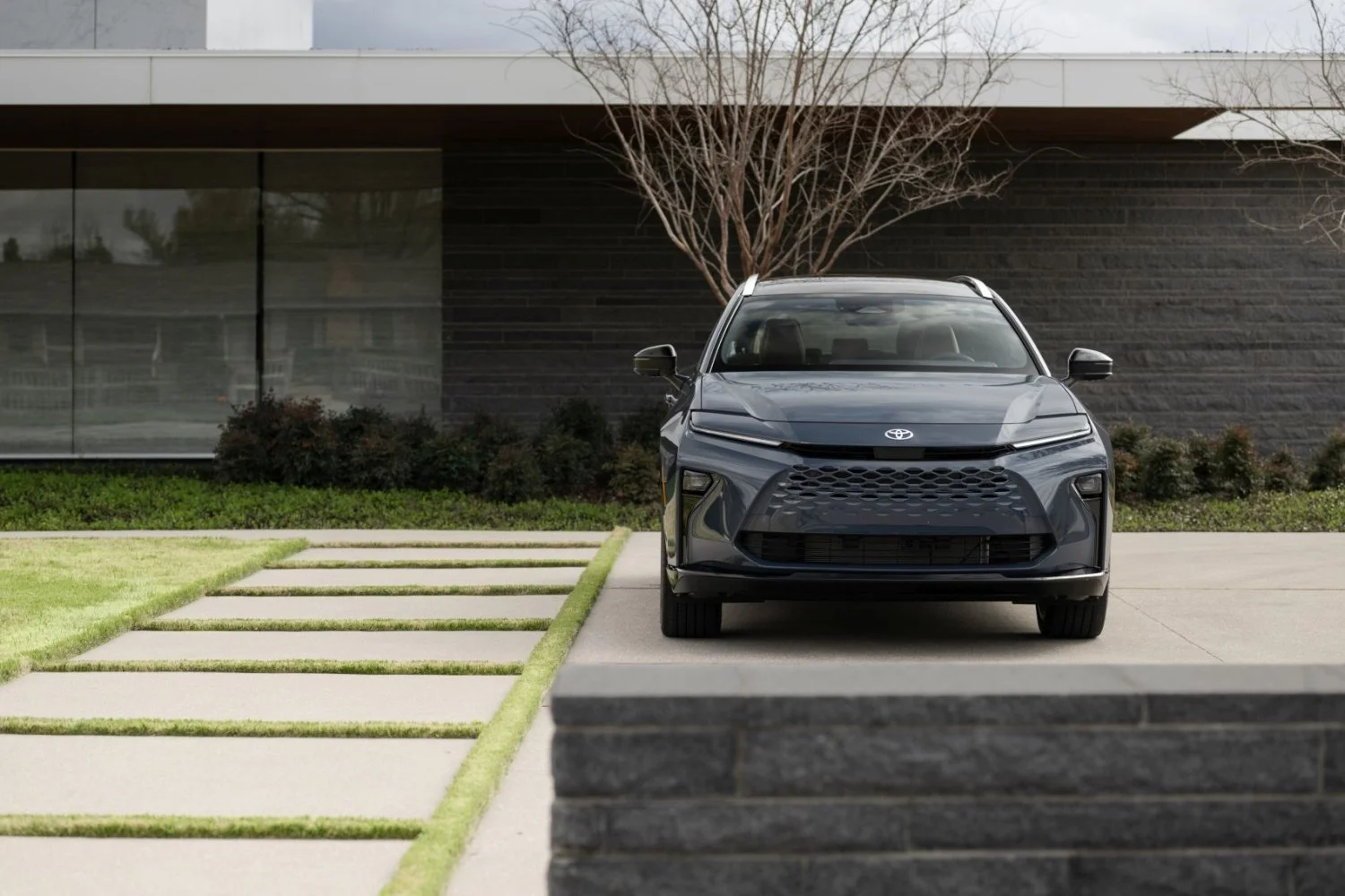 Toyota Crown 2.5 D-4S (240 Hp) Hybrid E-Four e-CVT2024 - thumbnail 3