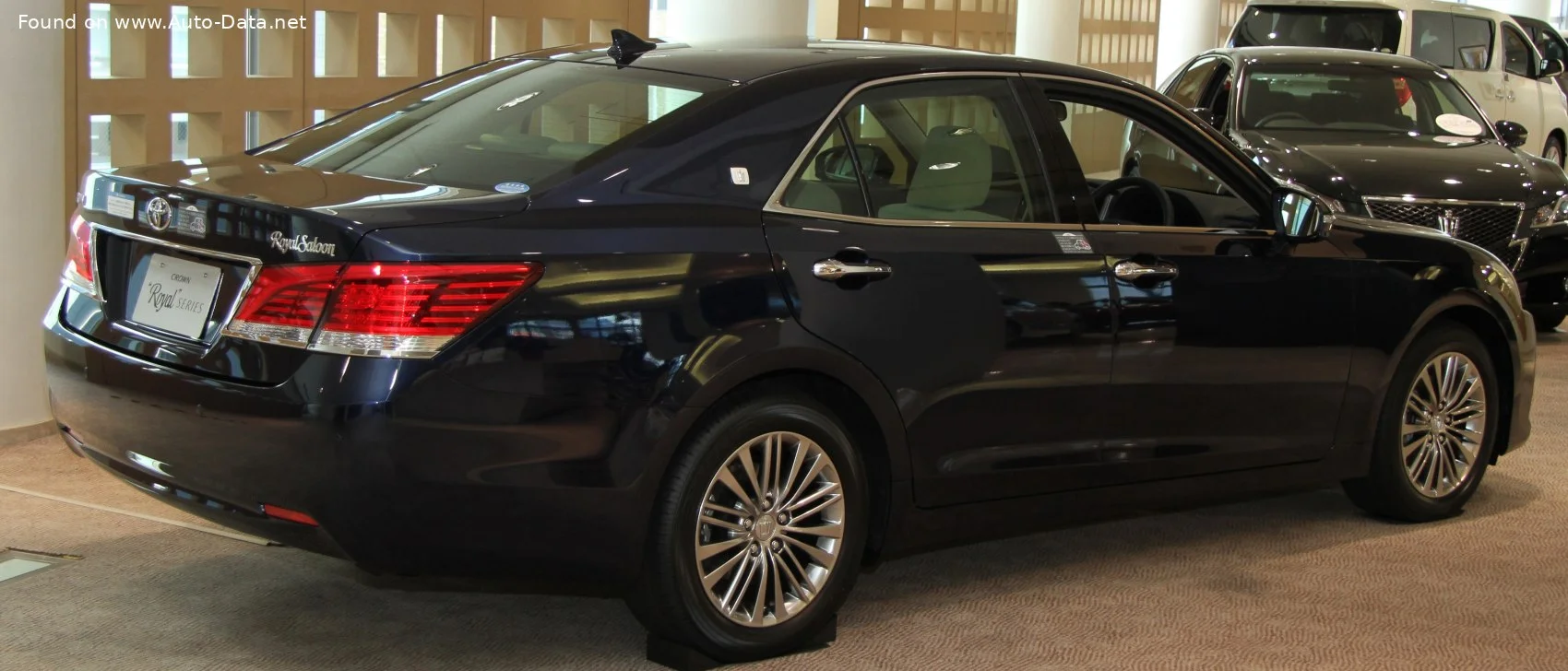 Toyota Crown 2.5 D-4S (178+143 Hp) Hybrid 4WD e-CVT2016 - 2018 thumbnail 2