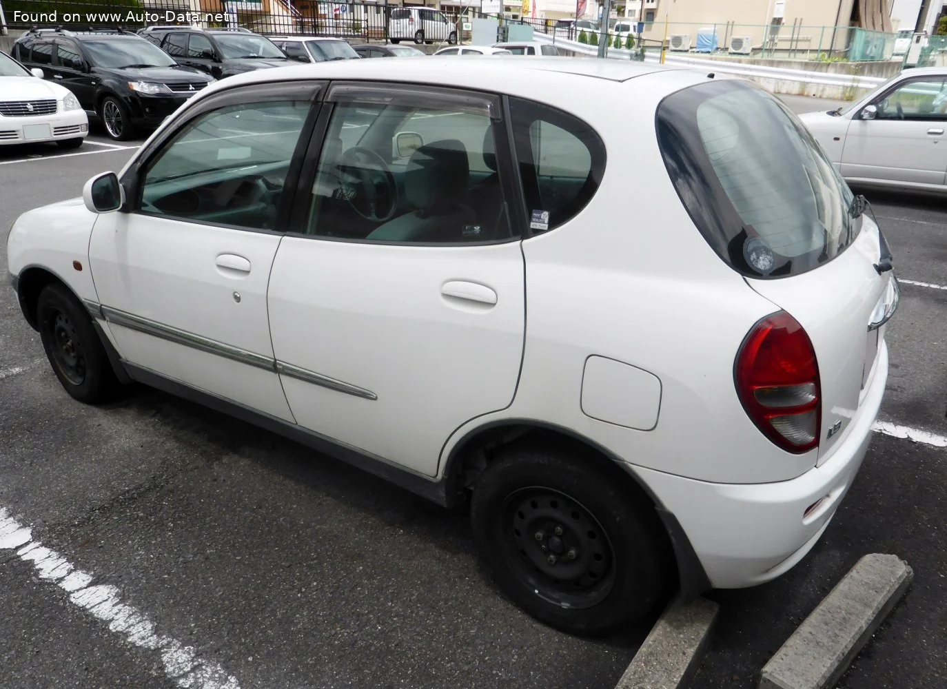 Toyota Duet 1.0 i 12V (60 Hp)1998 - 2004 thumbnail 2
