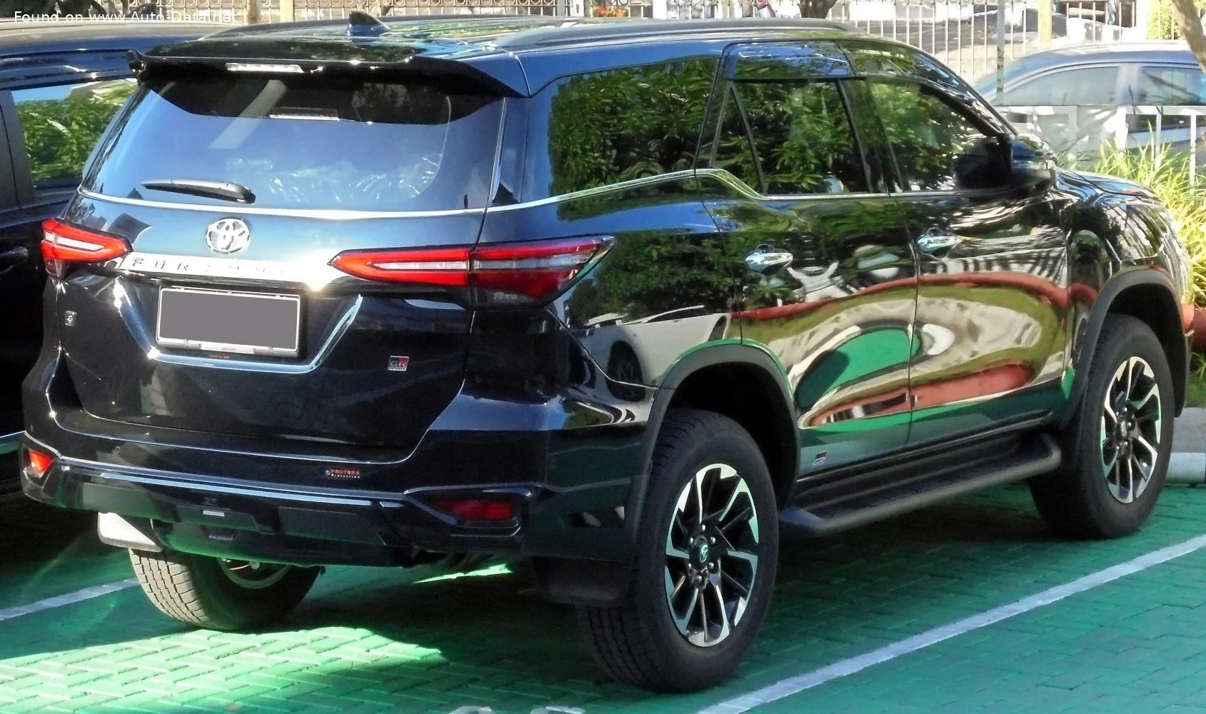 Toyota Fortuner 2.4d (150 Hp)2020 - thumbnail 2