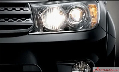 Toyota Fortuner 2.5 D-4D (102 Hp)2008 - 2011 thumbnail 11