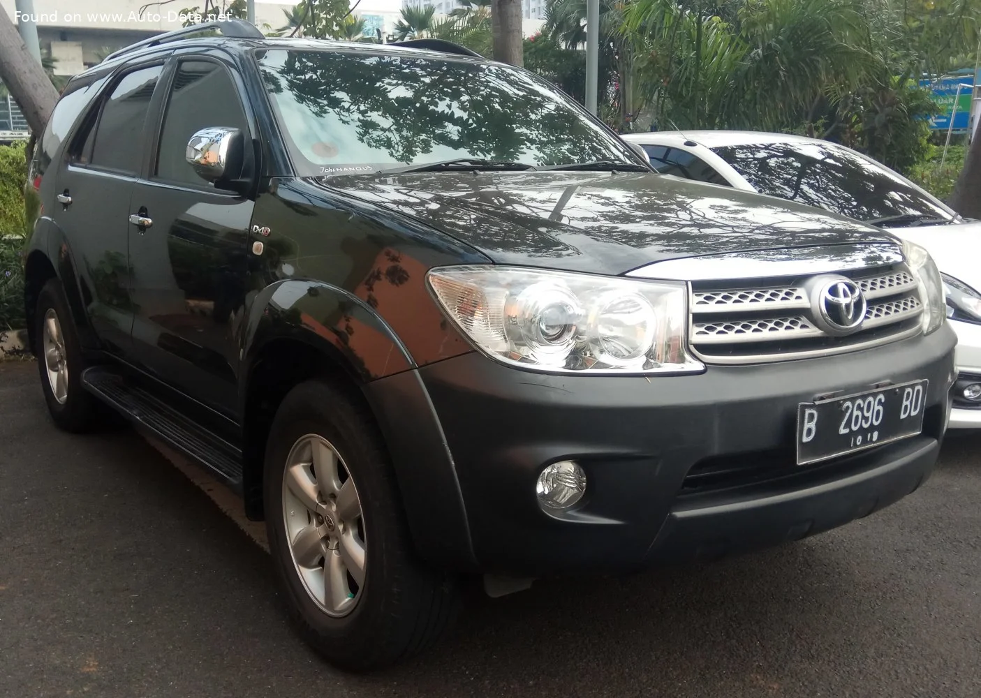 Toyota Fortuner 2.5 D-4D (102 Hp)2008 - 2011 thumbnail 3