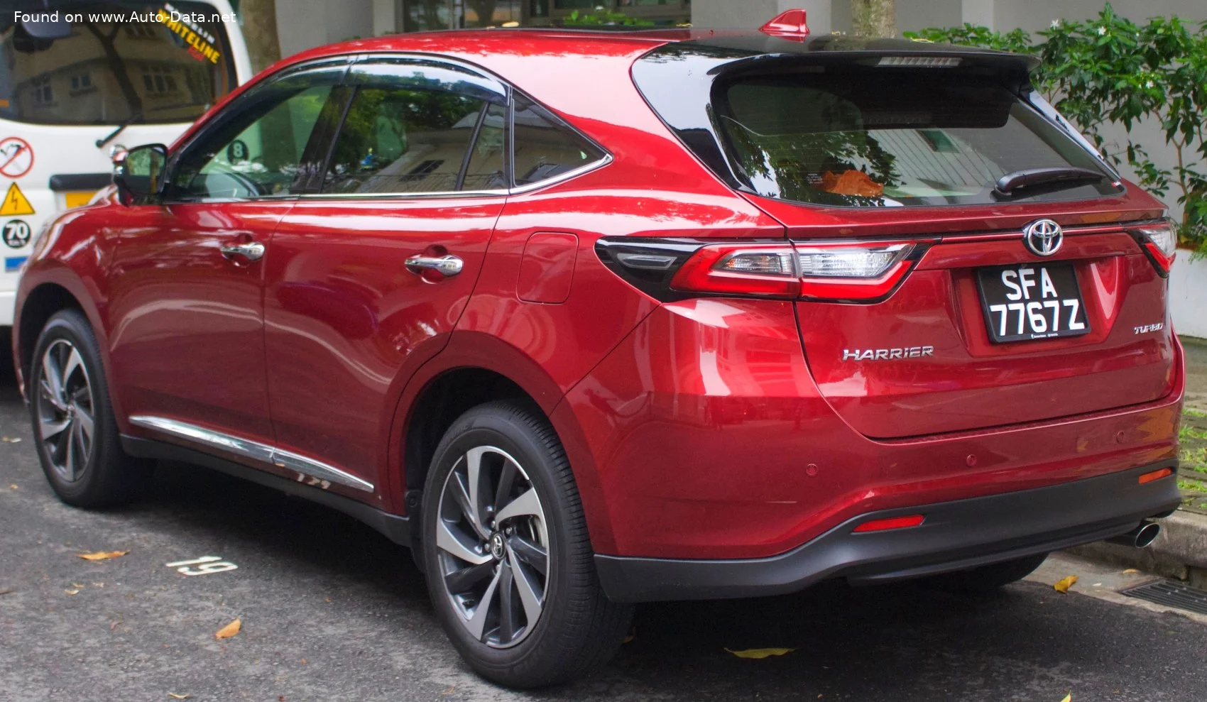 Toyota Harrier 2.0 (151 Hp) 4WD CVT-i2017 - 2020 thumbnail 2