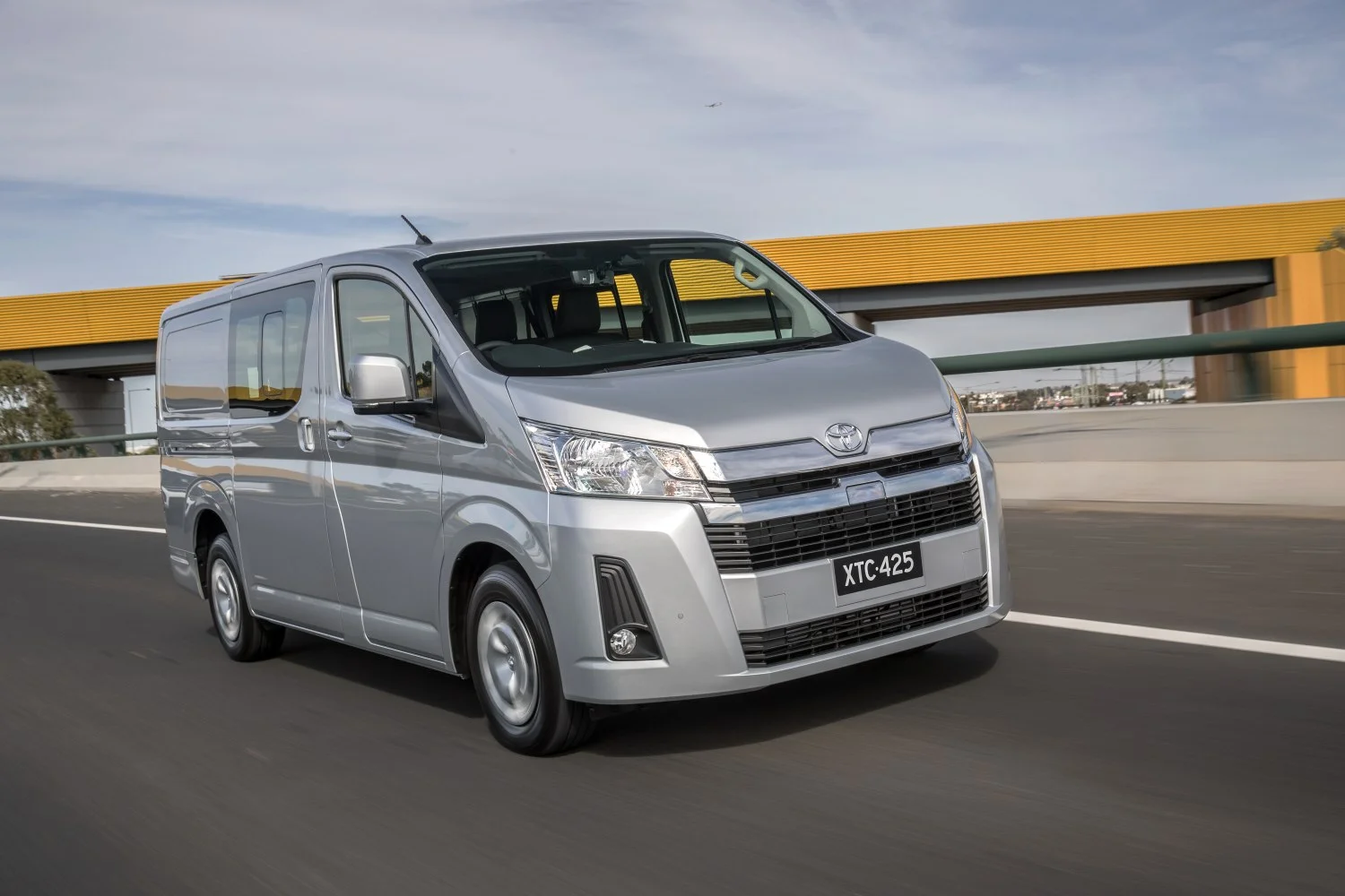 Toyota HiAce 2.8 D-4D (177 Hp) Automatic2019 - - 1