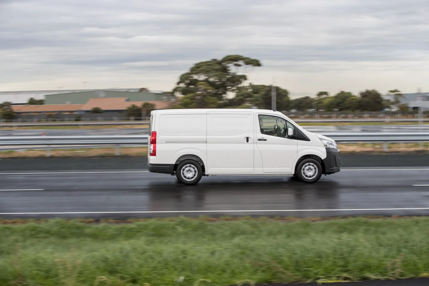 Toyota HiAce 2.8 D-4D (177 Hp)2019 - thumbnail 12