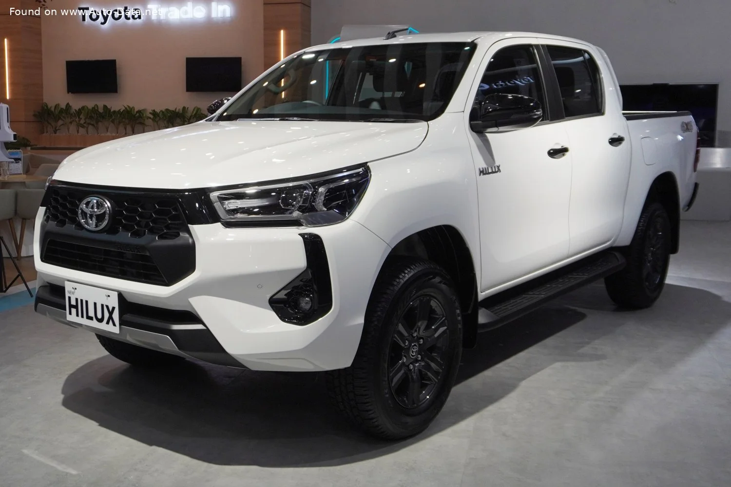 Toyota Hilux 2.4d (150 Hp) 4x42024 - - 1