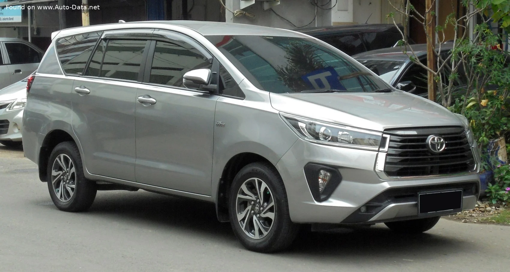 Toyota Innova 2.0i (139 Hp)2020 - 2022 thumbnail 2