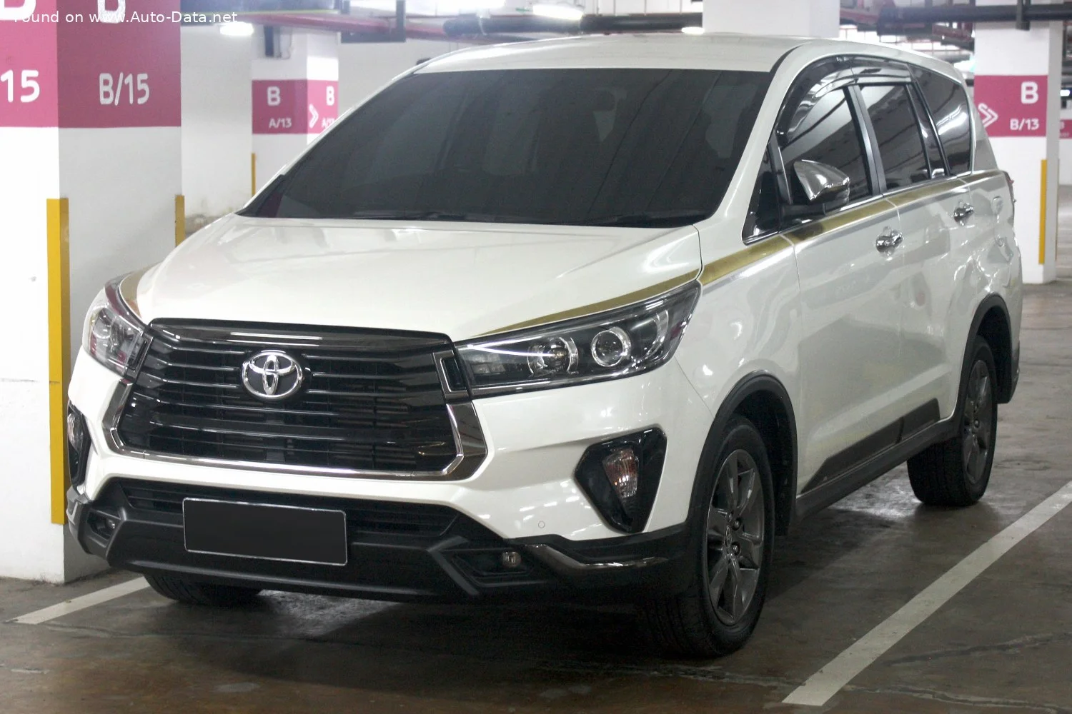 Toyota Innova 2.0i (139 Hp)2020 - 2022 thumbnail 3