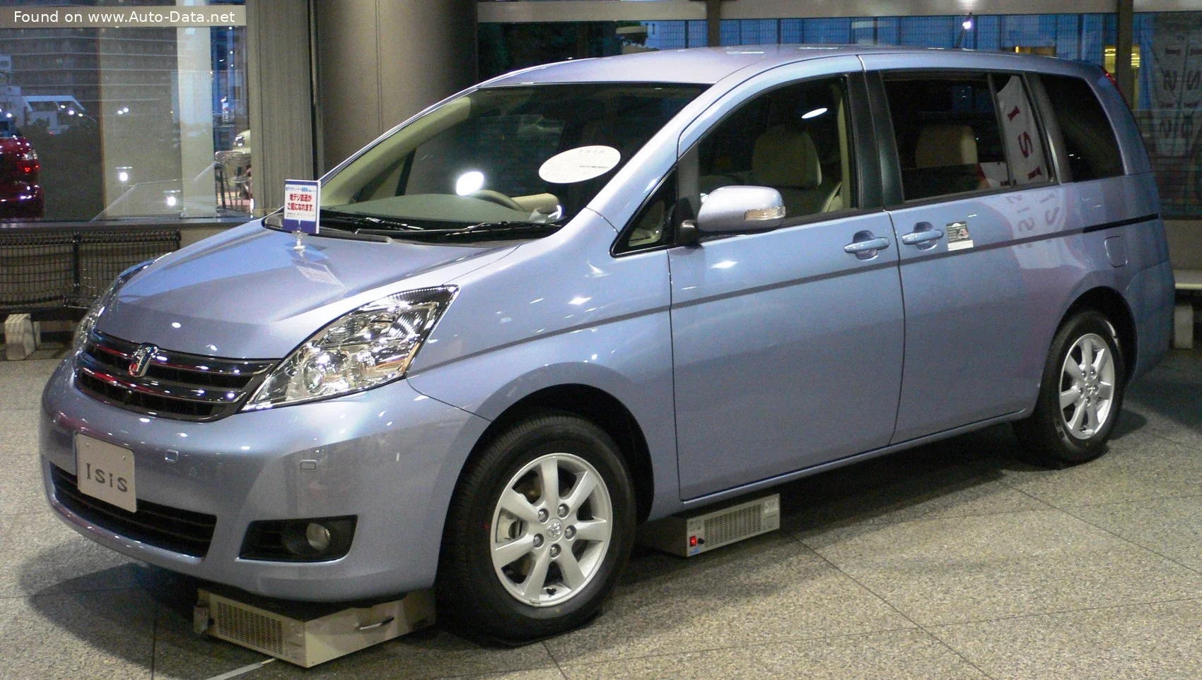 Toyota ISis modeli