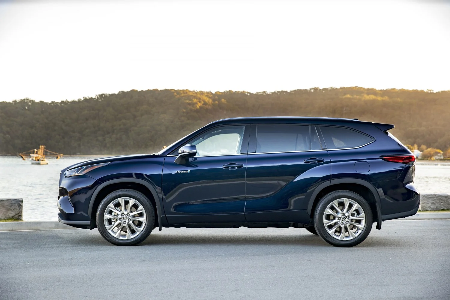 Toyota Kluger 2.4 Turbo (269 Hp) Automatic2023 - 2024 thumbnail 3