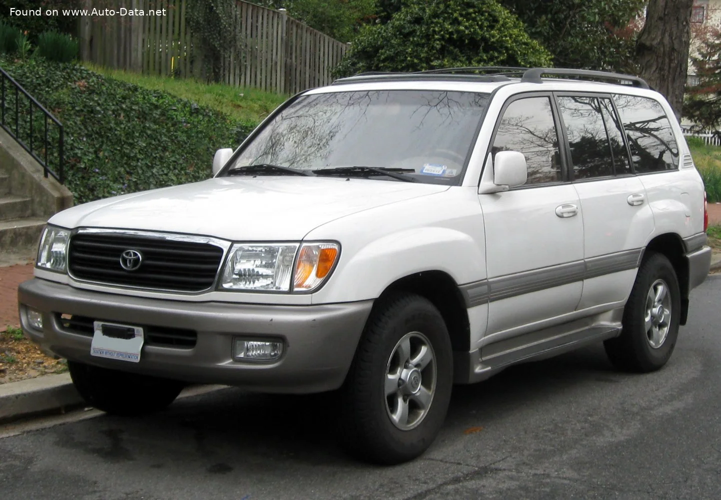 Toyota Land Cruiser Toyota Land Cruiser (J100)