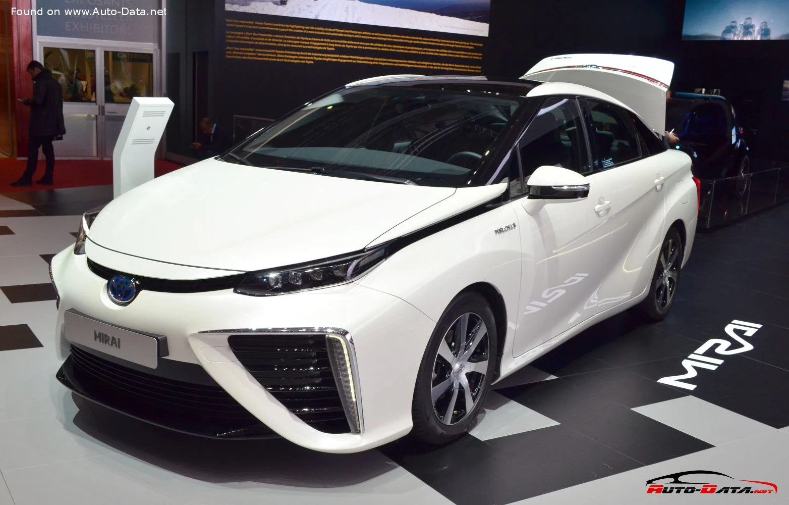 Toyota Mirai 1.6 kWh (154 Hp) Hydrogen e-CVT2014 - 2020 thumbnail 2