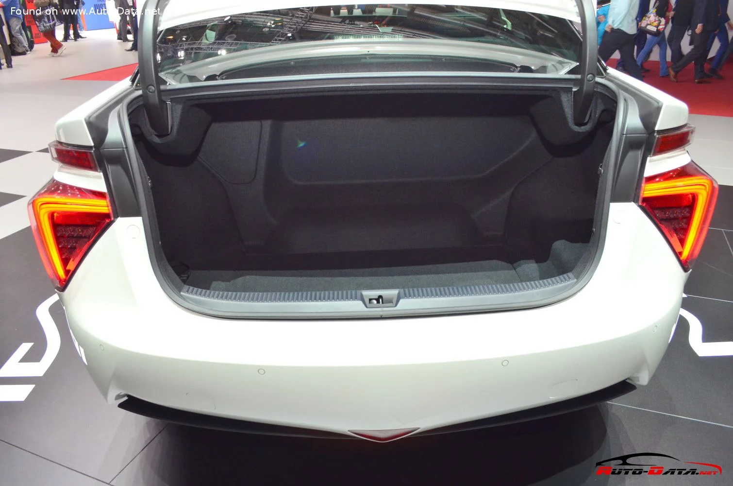 Toyota Mirai 1.6 kWh (154 Hp) Hydrogen e-CVT2014 - 2020 thumbnail 11