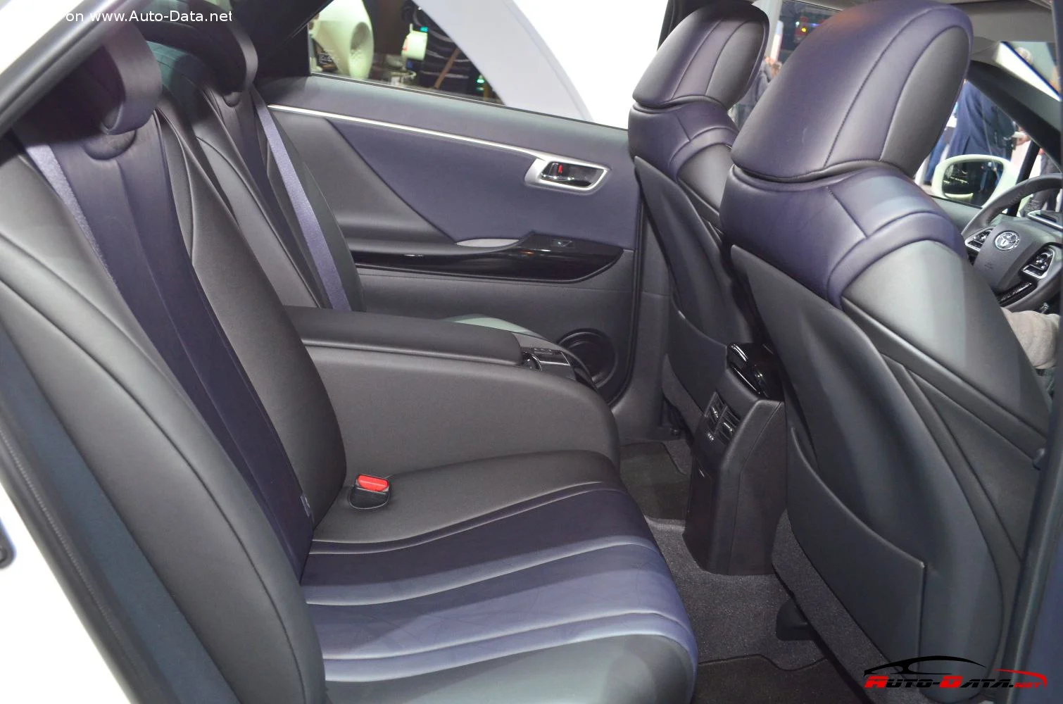 Toyota Mirai 1.6 kWh (154 Hp) Hydrogen e-CVT2014 - 2020 thumbnail 12