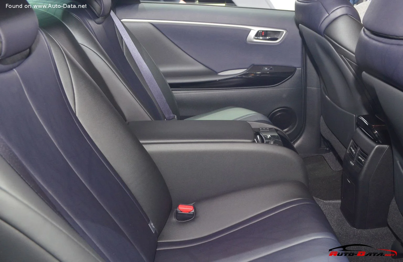 Toyota Mirai 1.6 kWh (154 Hp) Hydrogen e-CVT2014 - 2020 thumbnail 13