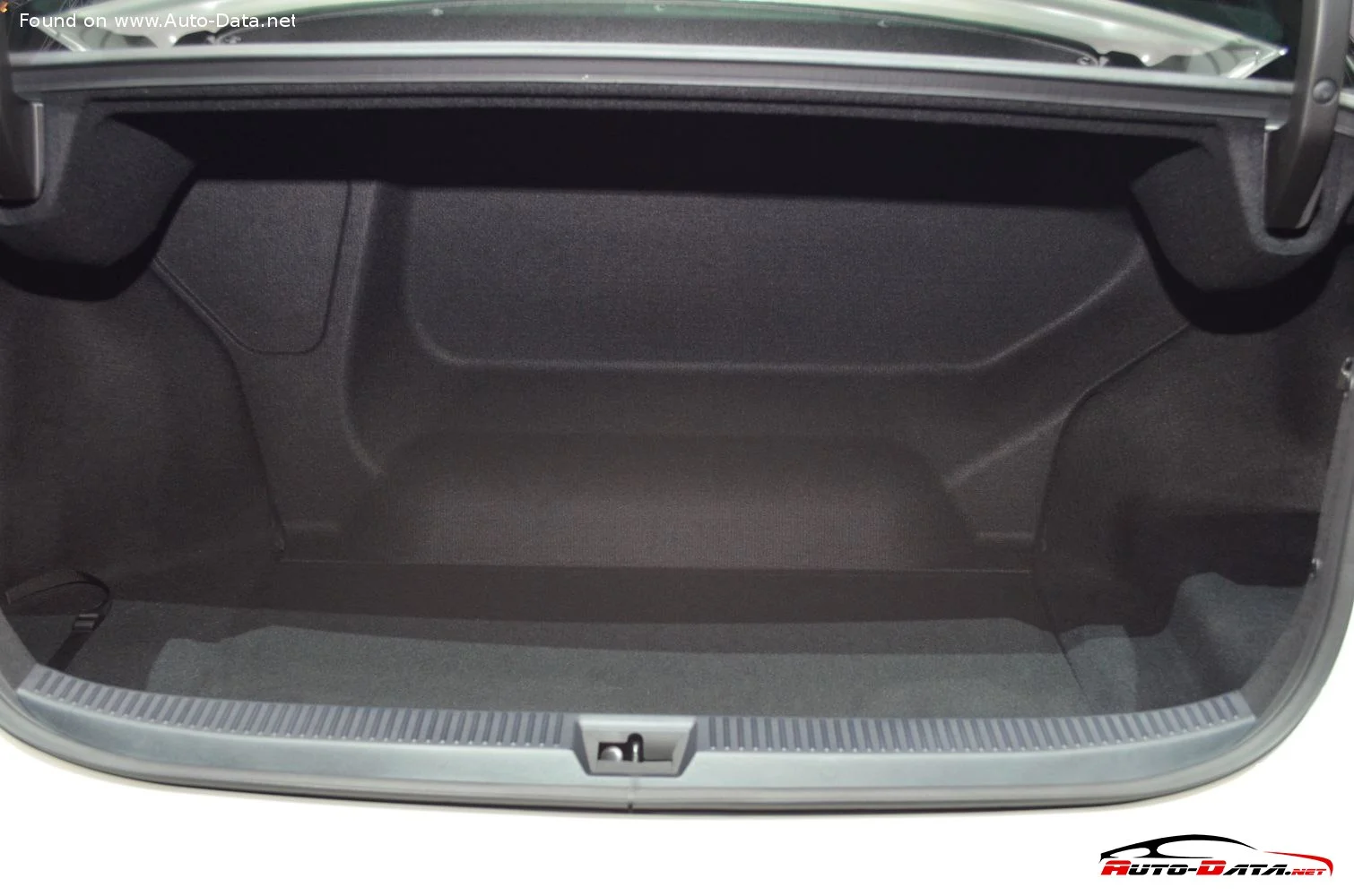 Toyota Mirai 1.6 kWh (154 Hp) Hydrogen e-CVT2014 - 2020 thumbnail 14