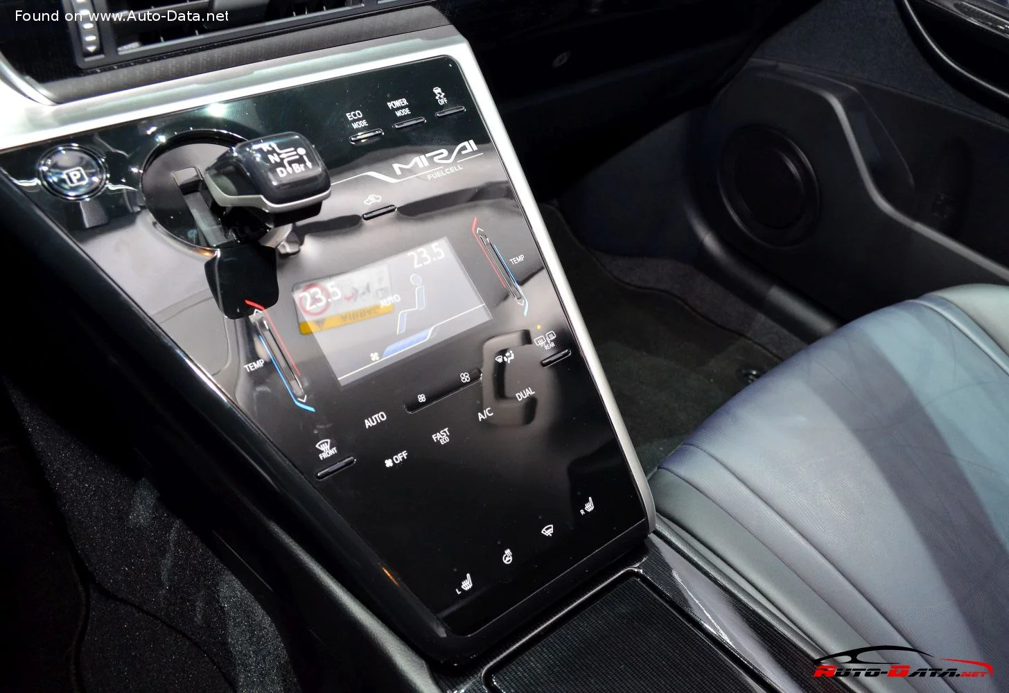 Toyota Mirai 1.6 kWh (154 Hp) Hydrogen e-CVT2014 - 2020 thumbnail 18