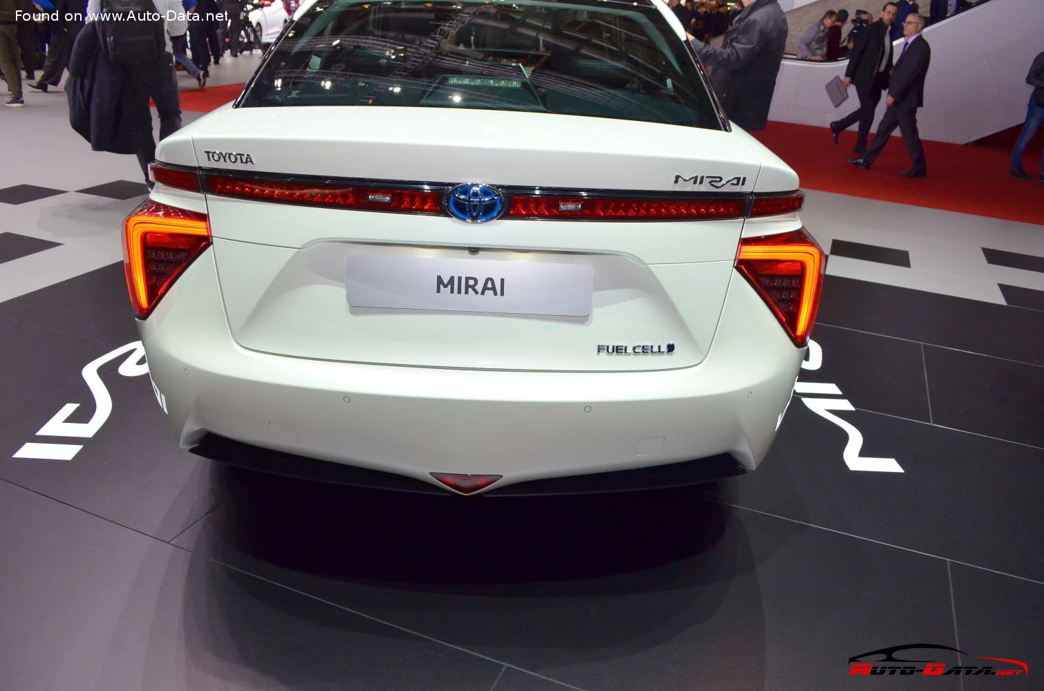 Toyota Mirai 1.6 kWh (154 Hp) Hydrogen e-CVT2014 - 2020 thumbnail 3
