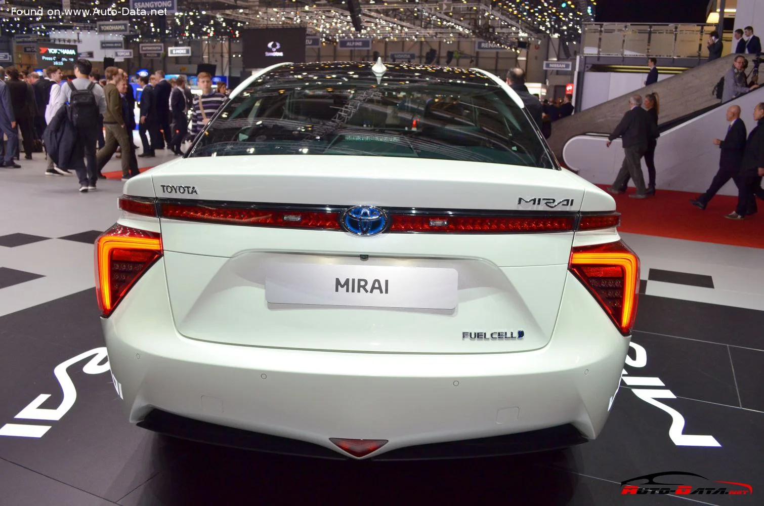 Toyota Mirai 1.6 kWh (154 Hp) Hydrogen e-CVT2014 - 2020 thumbnail 4