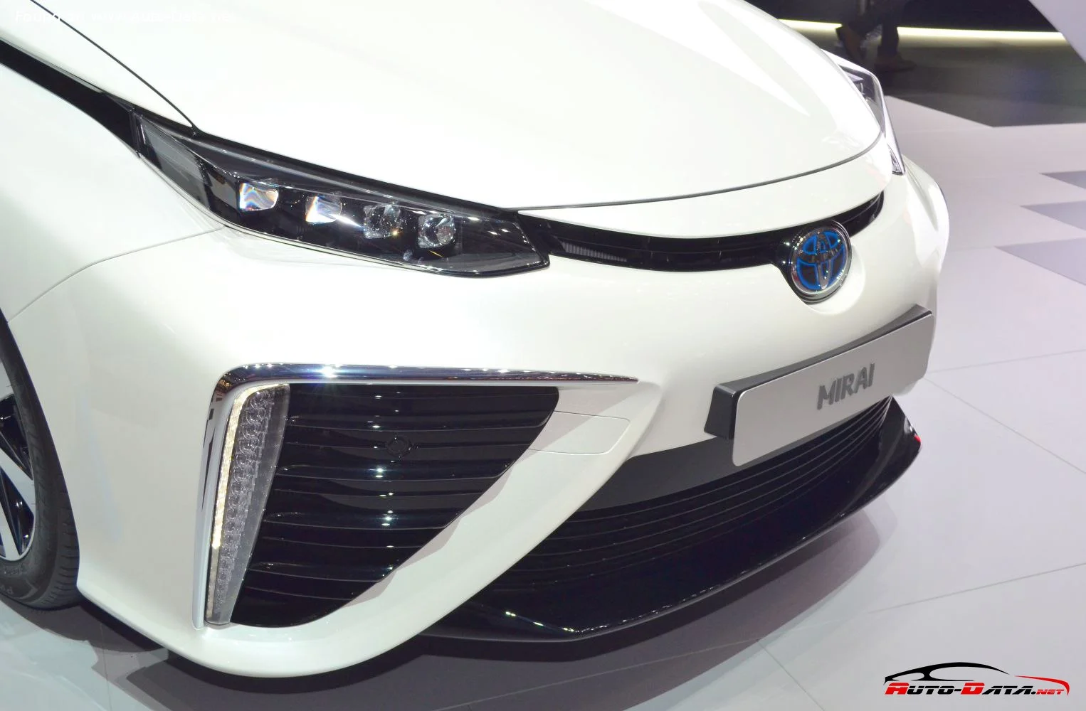 Toyota Mirai 1.6 kWh (154 Hp) Hydrogen e-CVT2014 - 2020 thumbnail 8