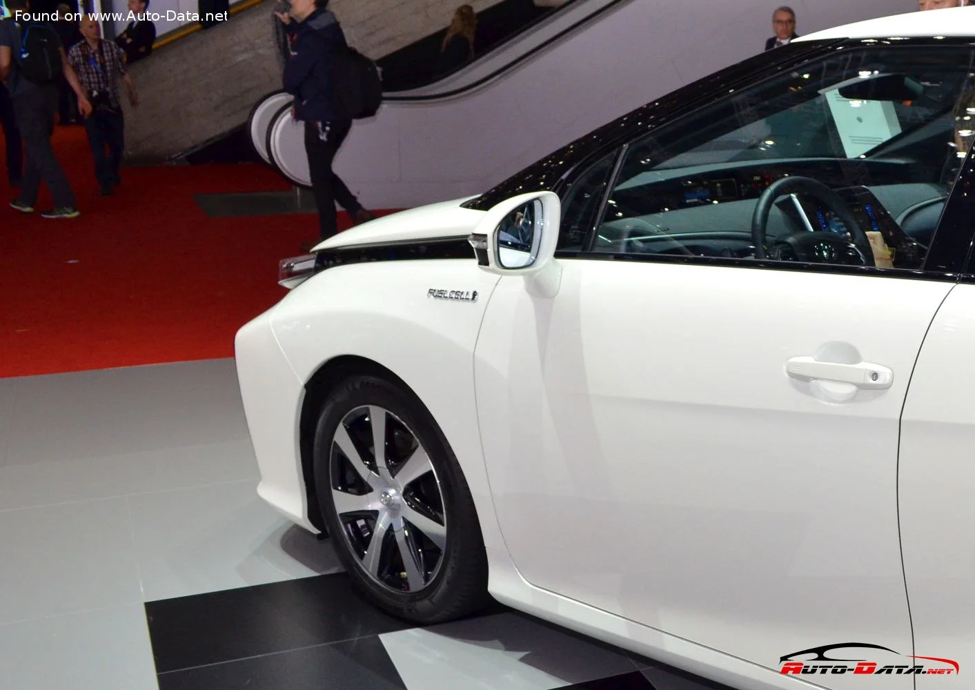 Toyota Mirai 1.6 kWh (154 Hp) Hydrogen e-CVT2014 - 2020 thumbnail 10