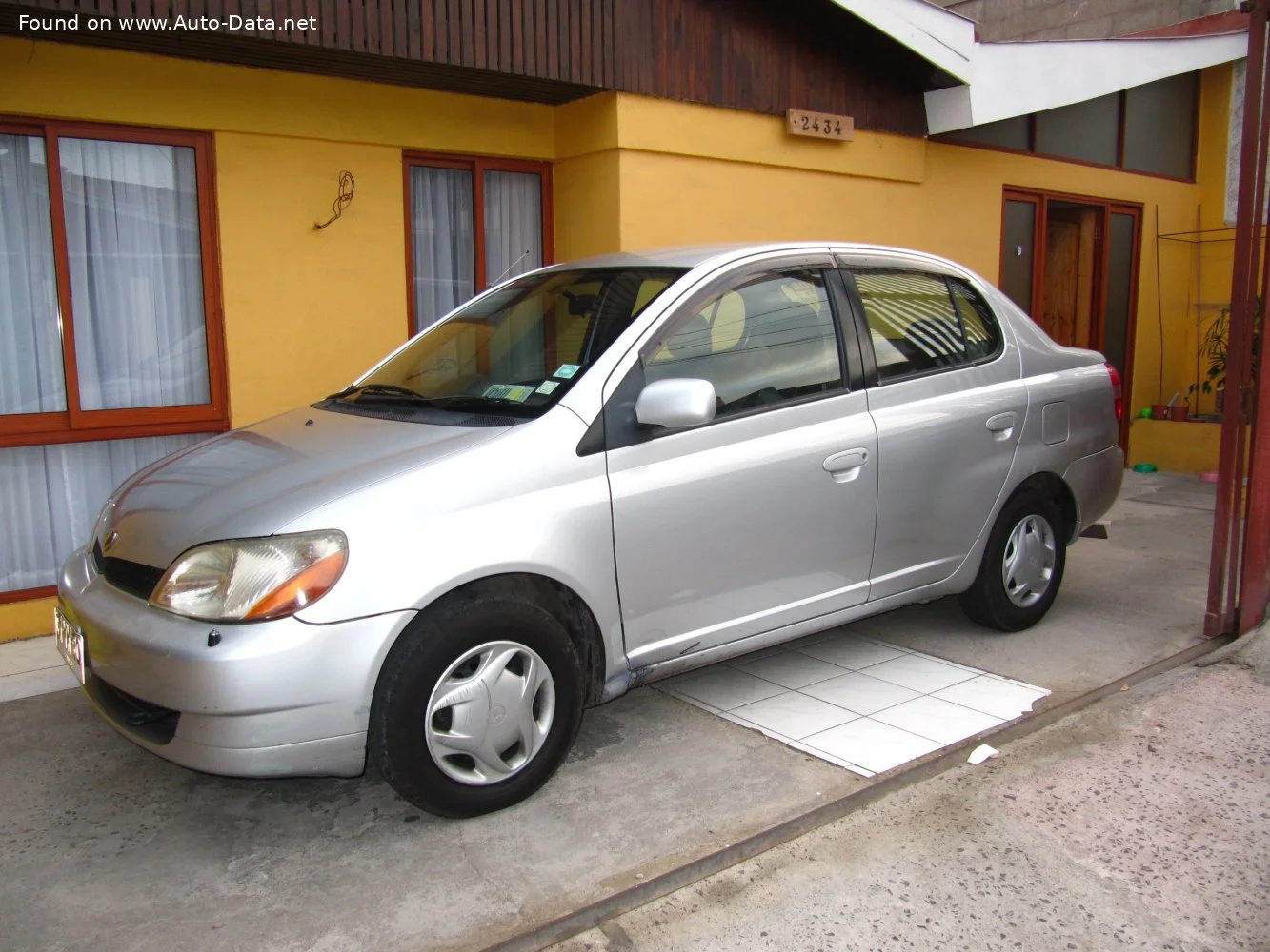 Toyota Platz modeli