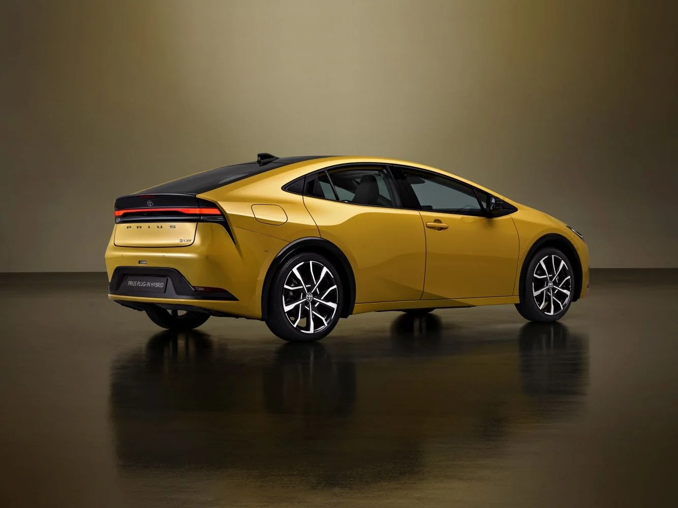 Toyota Prius 1.8 (140 Hp) Hybrid e-CVT2023 - thumbnail 2