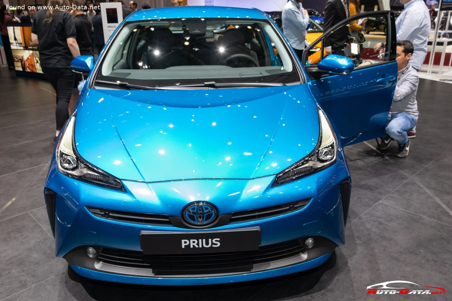 Toyota Prius 1.8 (122 Hp) Hybrid AWD-i e-CVT2018 - 2022 thumbnail 4