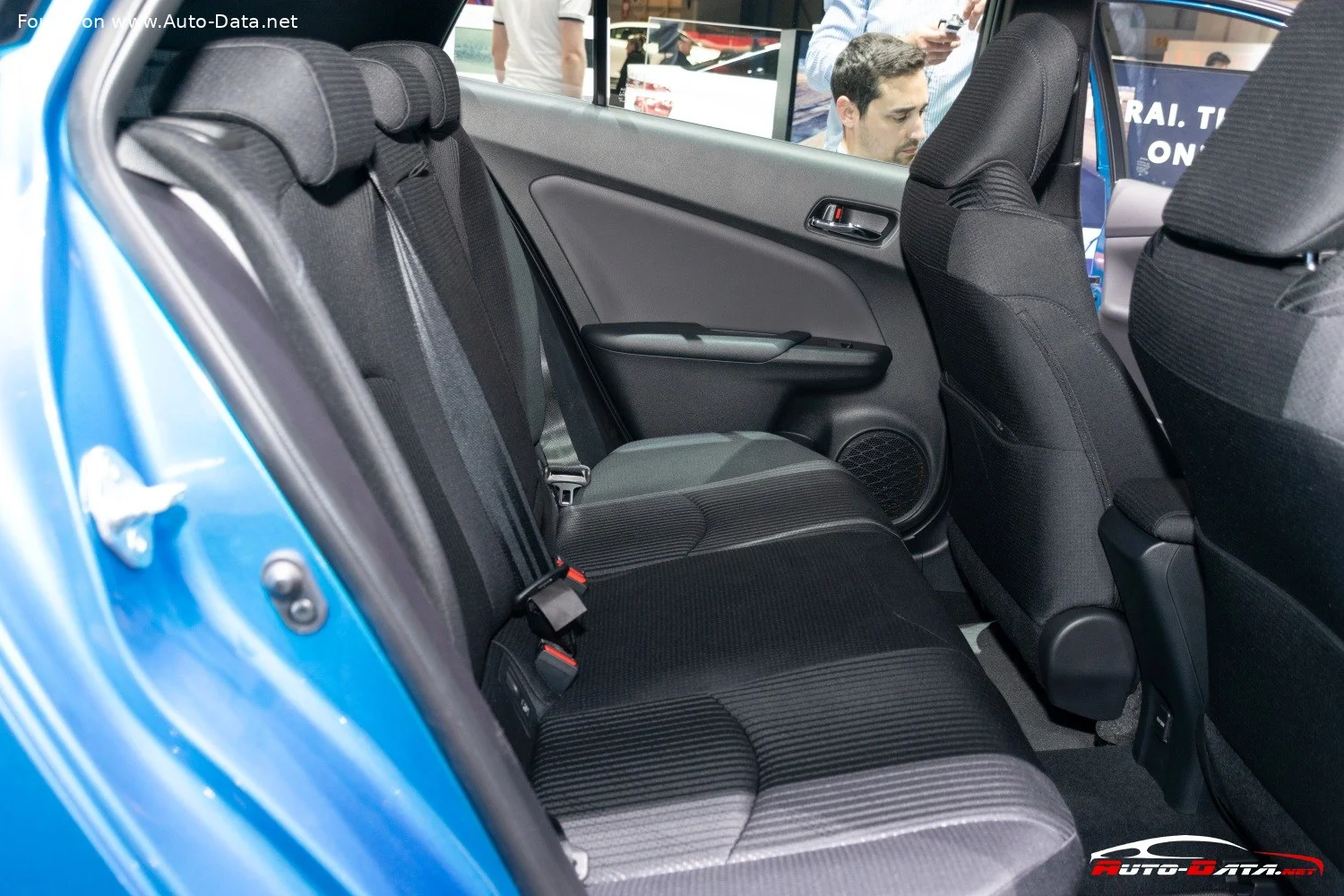 Toyota Prius 1.8 (122 Hp) Hybrid AWD-i e-CVT2018 - 2022 thumbnail 8