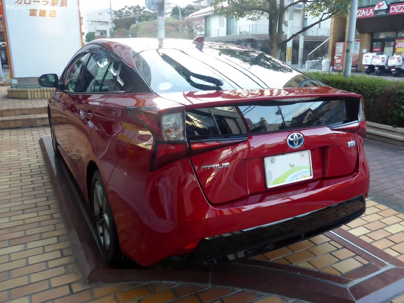 Toyota Prius 1.8 (122 Hp) Hybrid AWD-i e-CVT2018 - 2022 thumbnail 10