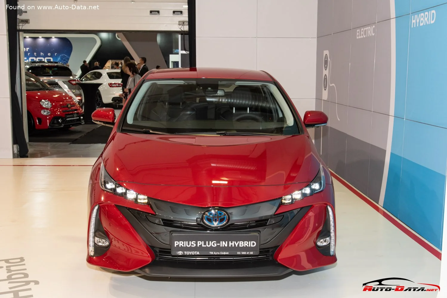 Toyota Prius 1.8 (122 Hp) Plug-in Hybrid e-CVT2016 - 2018 thumbnail 2