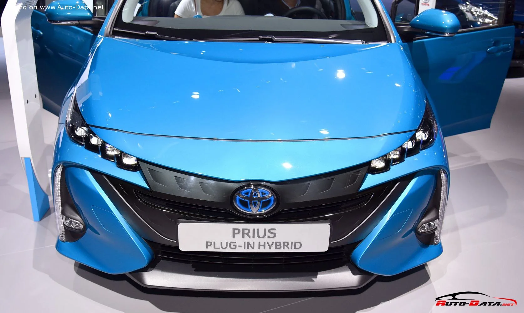Toyota Prius 1.8 (122 Hp) Plug-in Hybrid e-CVT2016 - 2018 thumbnail 6