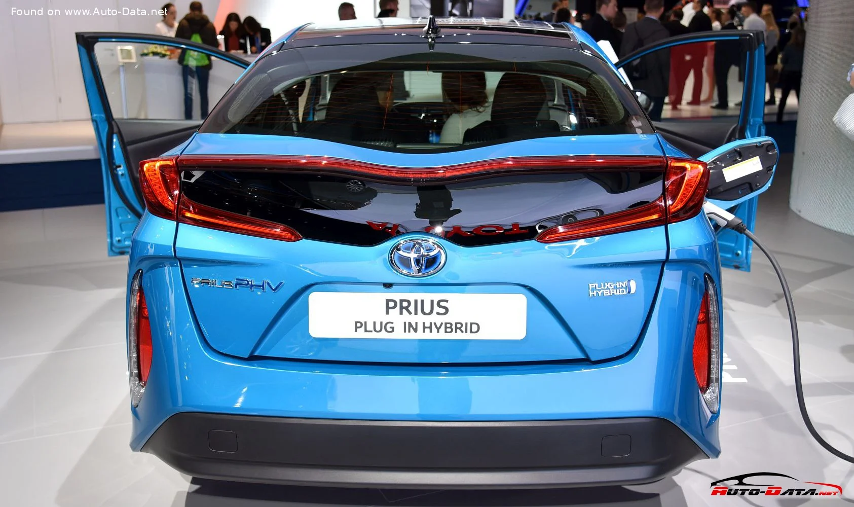 Toyota Prius 1.8 (122 Hp) Plug-in Hybrid e-CVT2016 - 2018 thumbnail 7
