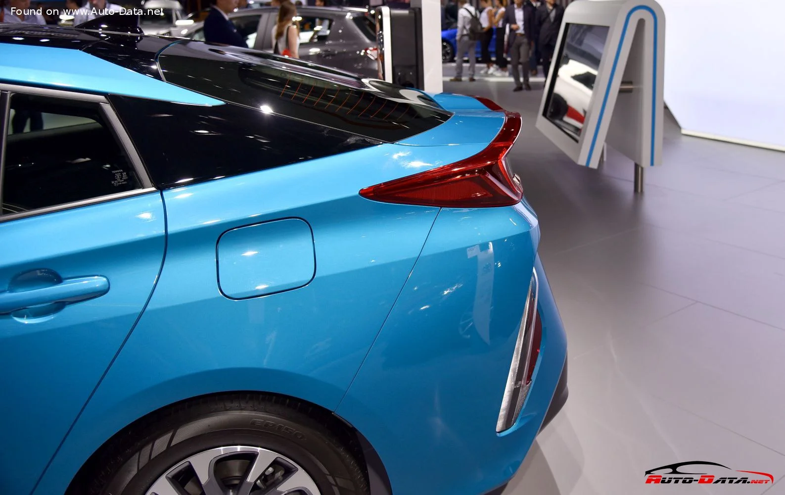 Toyota Prius 1.8 (122 Hp) Plug-in Hybrid e-CVT2016 - 2018 thumbnail 8