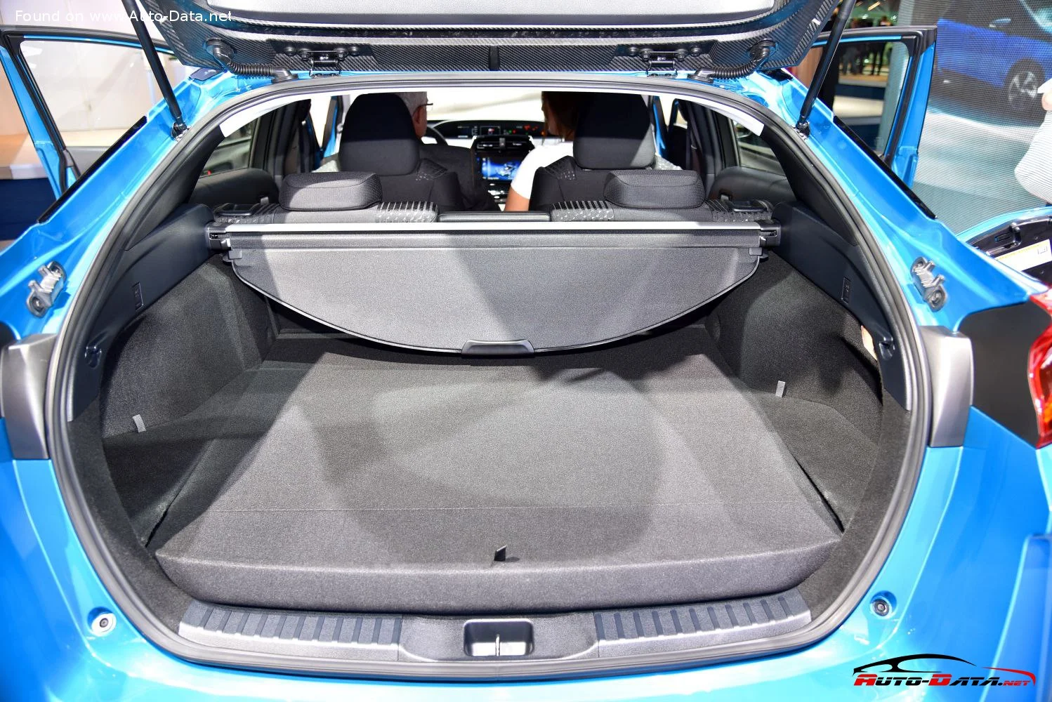 Toyota Prius 1.8 (122 Hp) Plug-in Hybrid e-CVT2016 - 2018 thumbnail 9