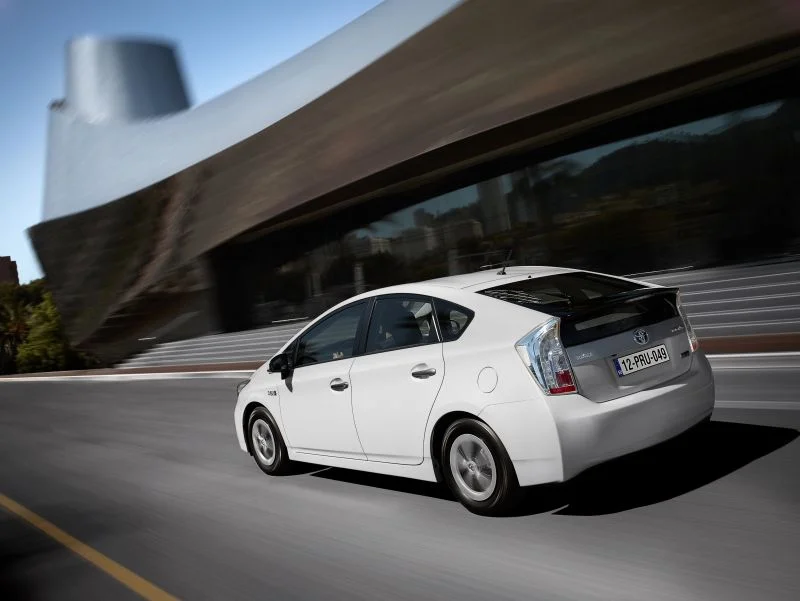 Toyota Prius 1.8 (136 Hp) Plug-in Hybrid e-CVT2012 - 2015 thumbnail 2