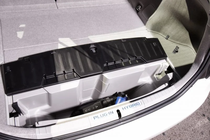 Toyota Prius 1.8 (136 Hp) Plug-in Hybrid e-CVT2012 - 2015 thumbnail 14
