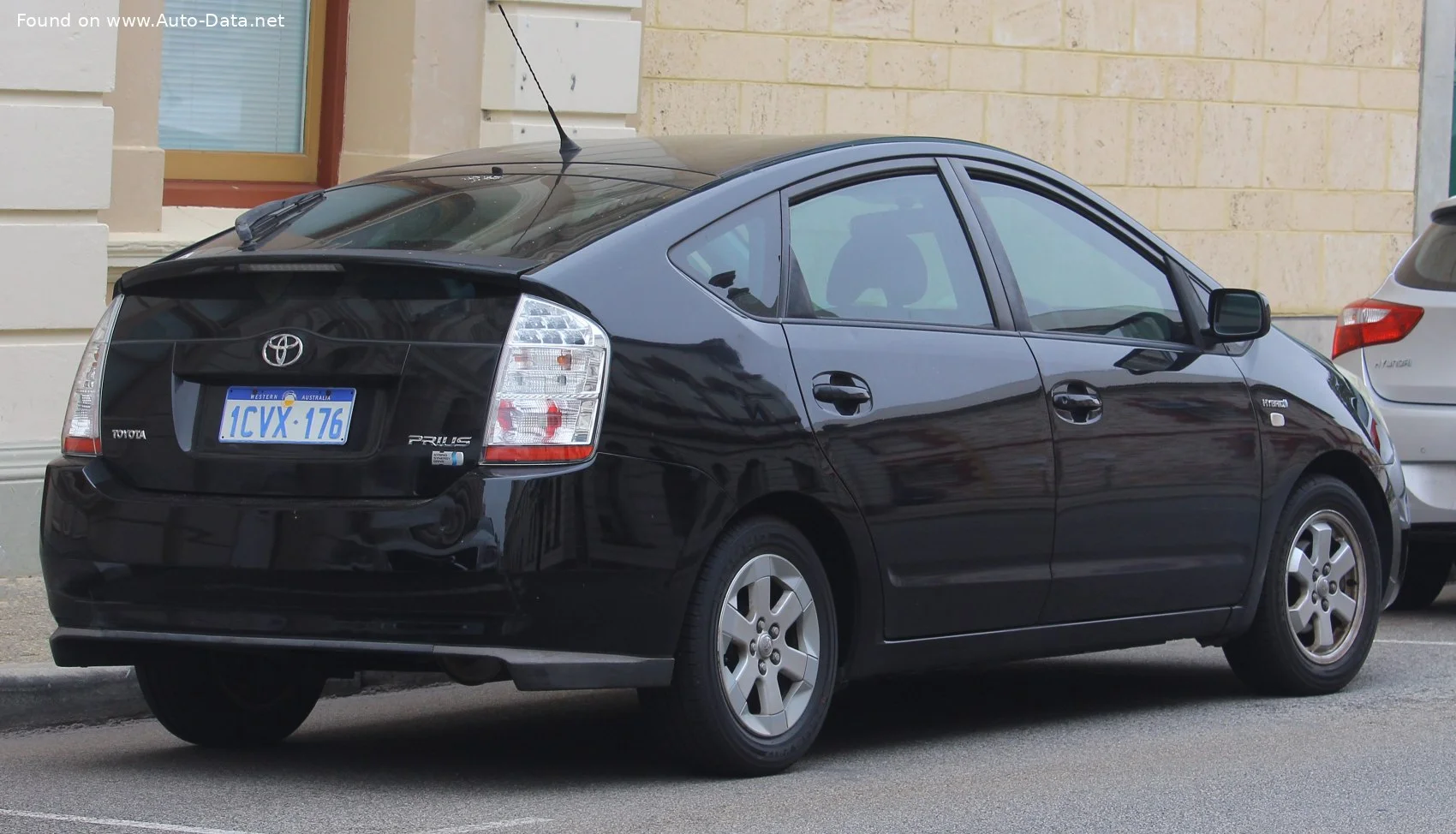 Toyota Prius 1.5 VVT-i (113 Hp) Hybrid e-CVT2003 - 2009 thumbnail 2