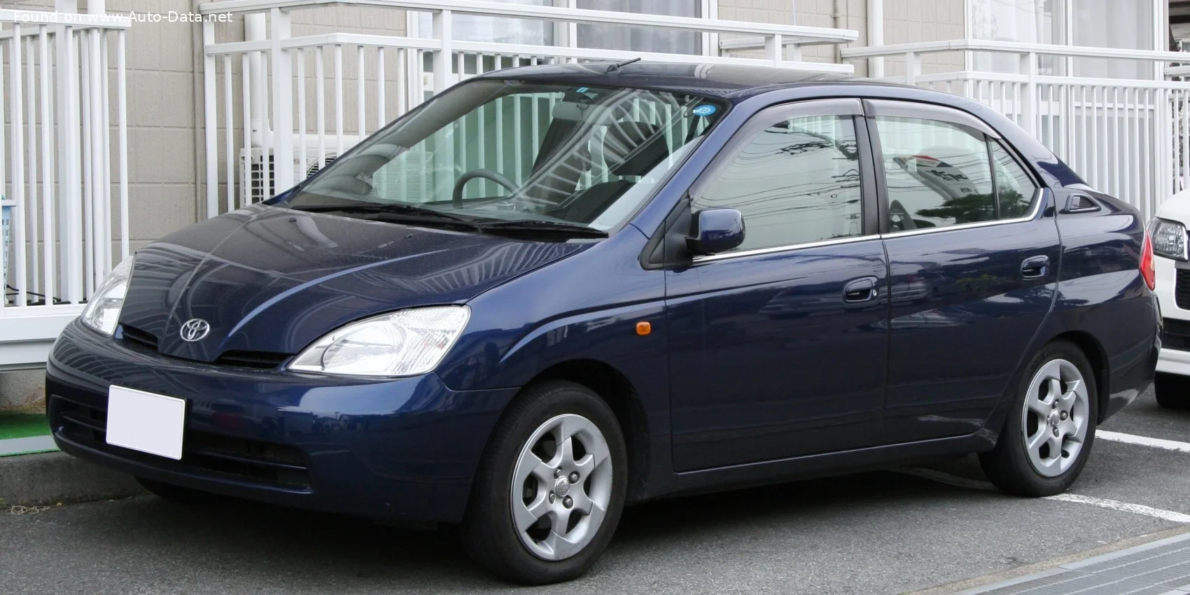 Toyota Prius 1.5 VVT-i (101 Hp) Hybrid e-CVT2000 - 2003 - 1