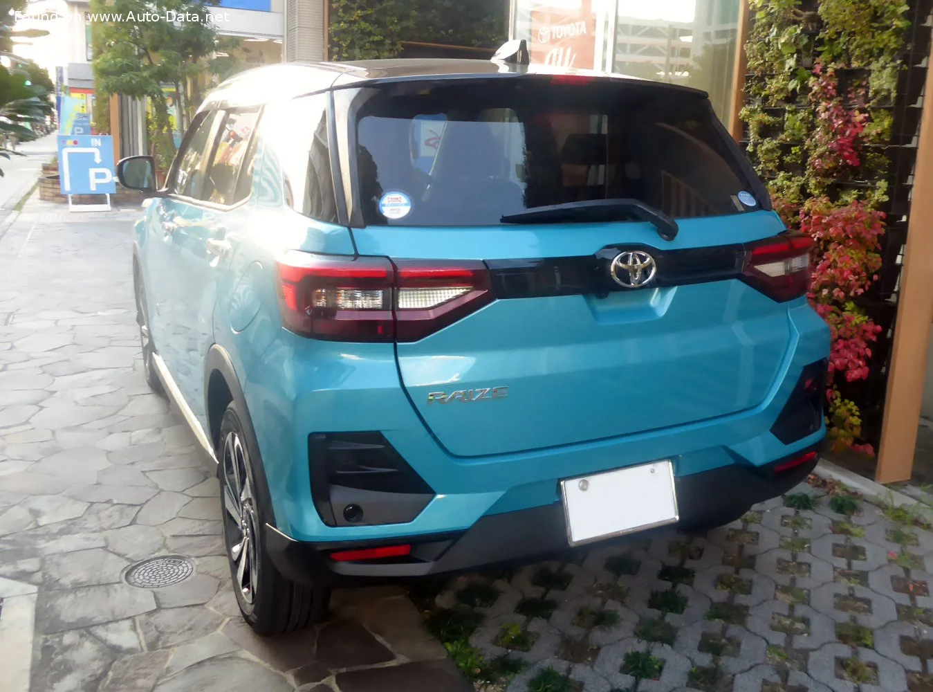 Toyota Raize 1.0i (98 Hp) 4WD CVT2019 - thumbnail 2