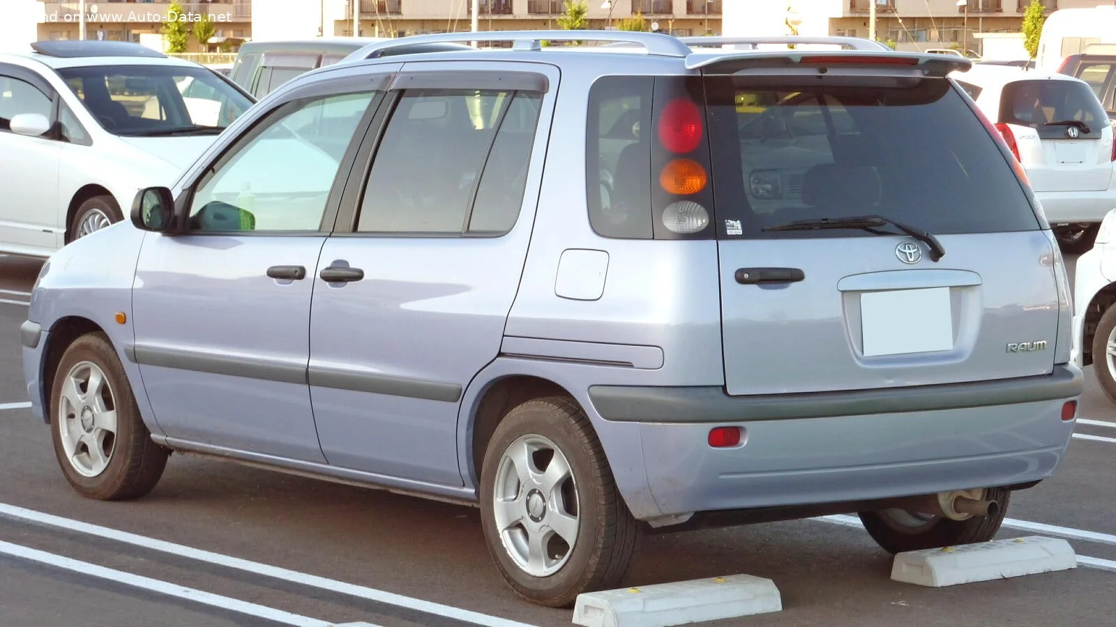 Toyota Raum 1.5 i (105 Hp)2003 - 2011 thumbnail 4