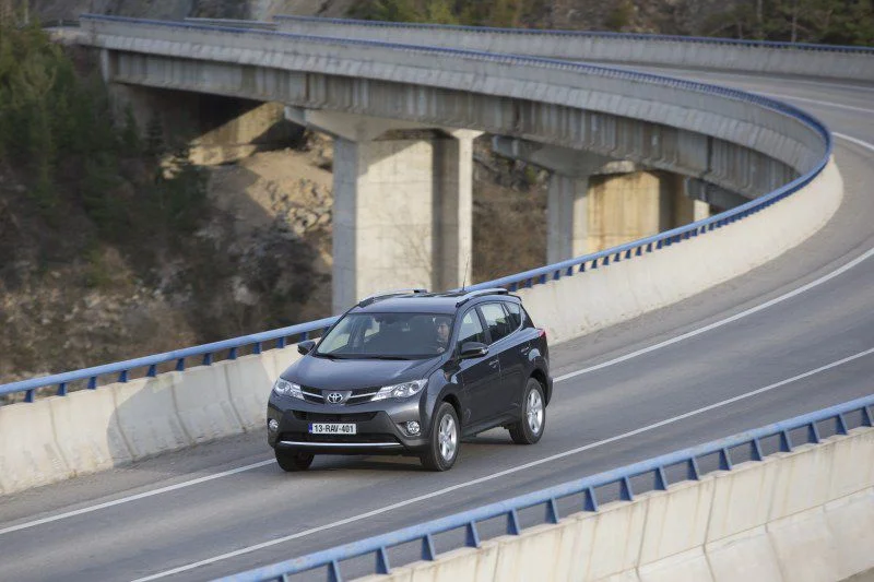 Toyota RAV4 2.0 D-4D (124 Hp)2012 - 2015 thumbnail 6