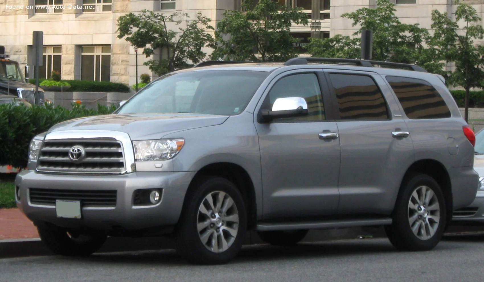 Toyota Sequoia 4.6 V8 VVT-i (310 Hp) 2WD ECT-i2009 - 2012 thumbnail 3