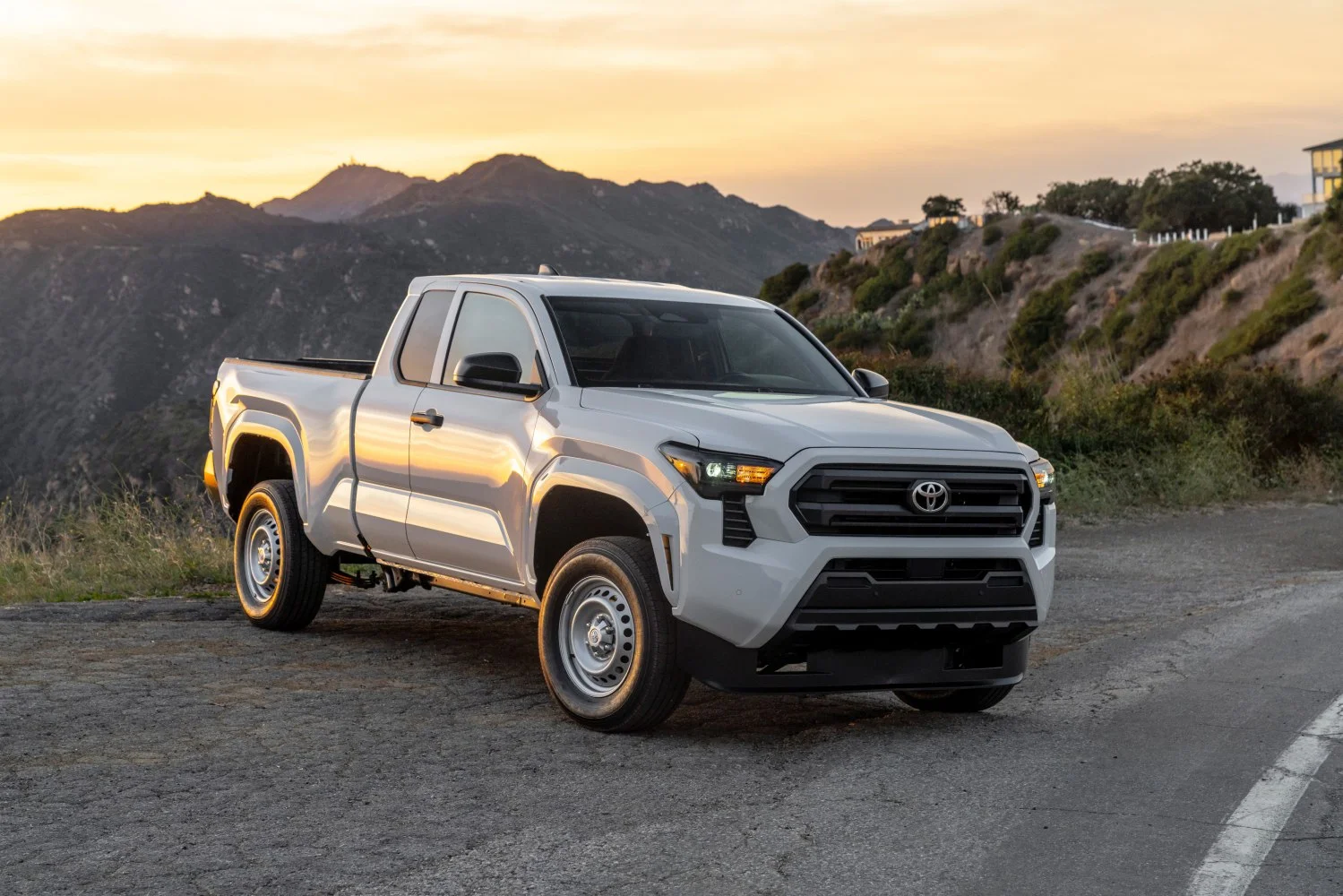 Toyota Tacoma 2.4 i-FORCE (228 Hp) 4x4 ECT-i2023 - - 1